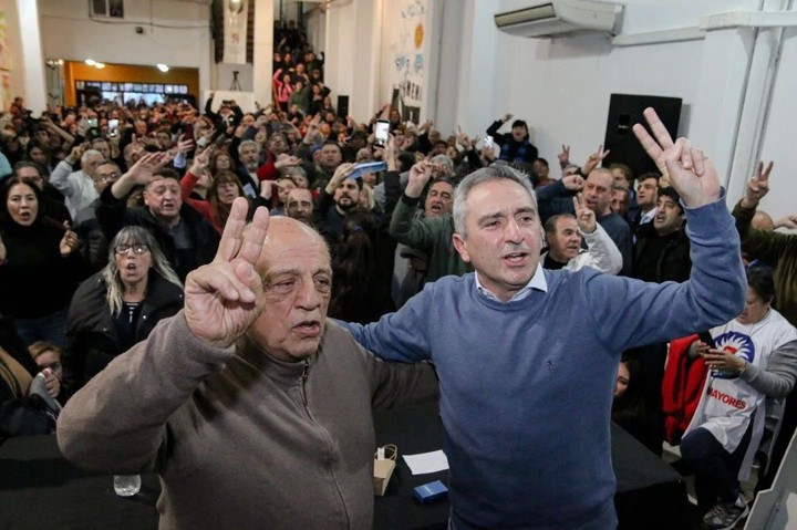 Juan José Mussi, intendente de Berazategui, recibió las "Charlas compañeras" del Cuervo Larroque.