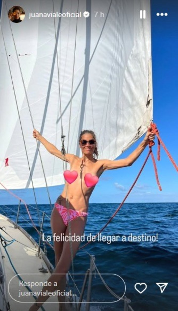 El topless de Juana Viale. Fotos: Instagram.