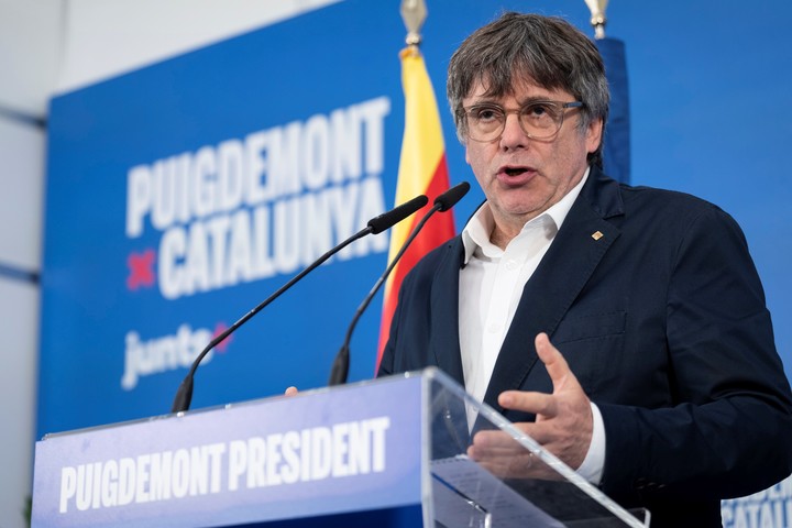 El ex presidente catalán Carles Puigdemont pone condiciones para apoyar al gobierno de Pedro Sánchez. Foto: EFE