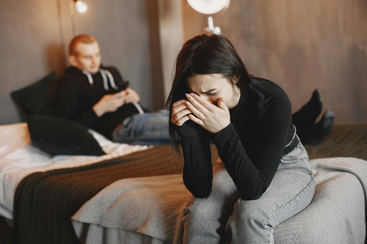 Géminis es conocido por su inconstancia emocional y su curiosidad insaciable, lo que los lleva a desenamorarse cuando la rutina los aburre. Foto: Pexels.