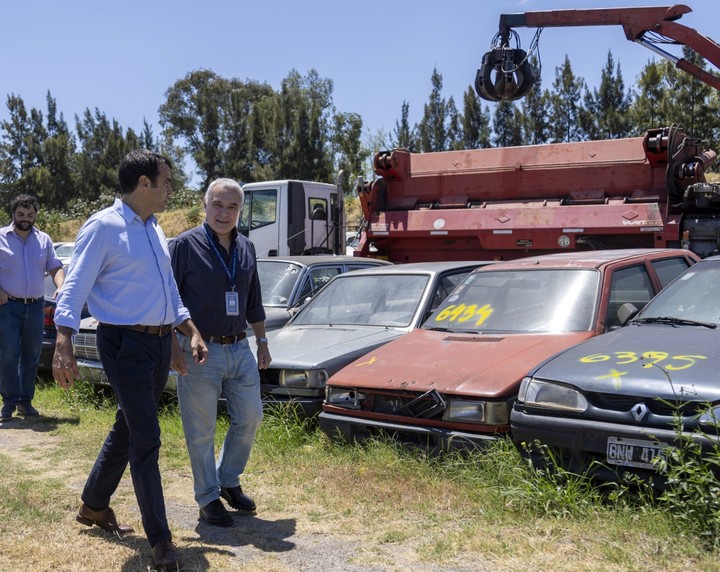 El dinero recaudado por el desguace y la compactación de los vehículos será donado los Bomberos Voluntarios