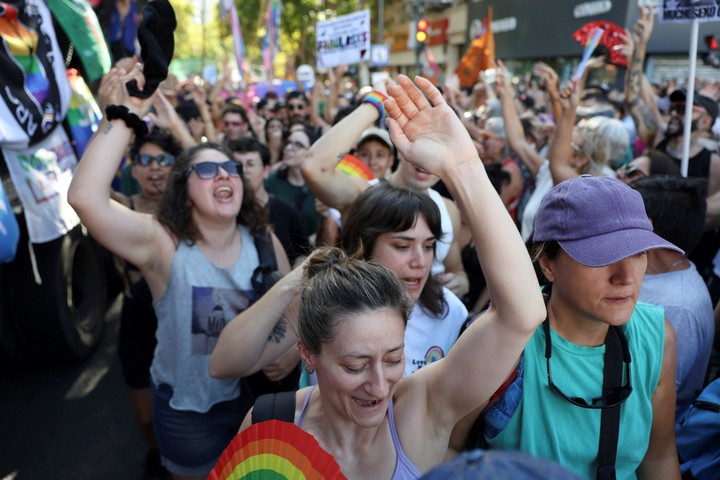 Muchos manifestantes fueron a apoyar a la comunidad LGBT. Foto Reuters