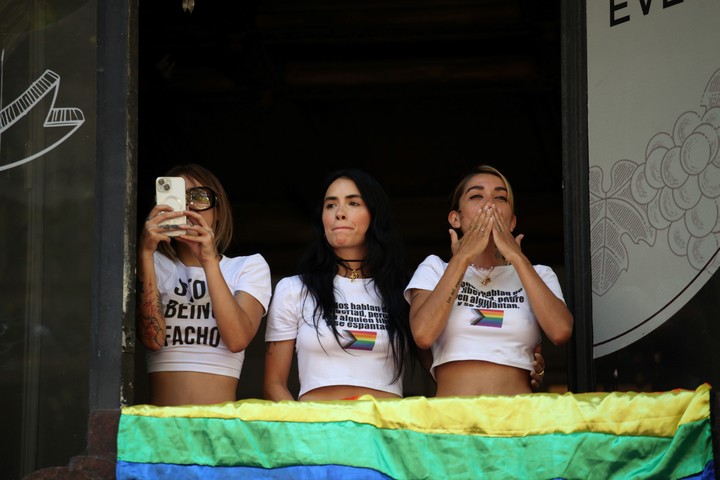 Lali Espósito y María Becerra, presentes en la marcha LGBT contra Javier Milei. | Foto: RS Fotos