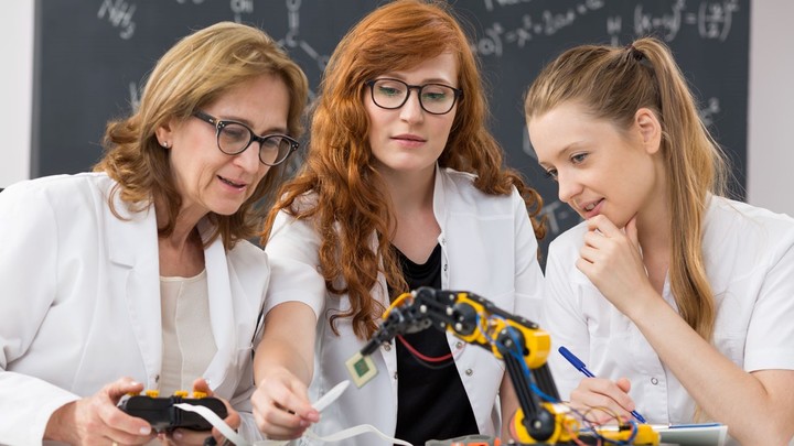 Día Internacional de la Mujer y la Niña en la Ciencia. / Foto Shutterstock