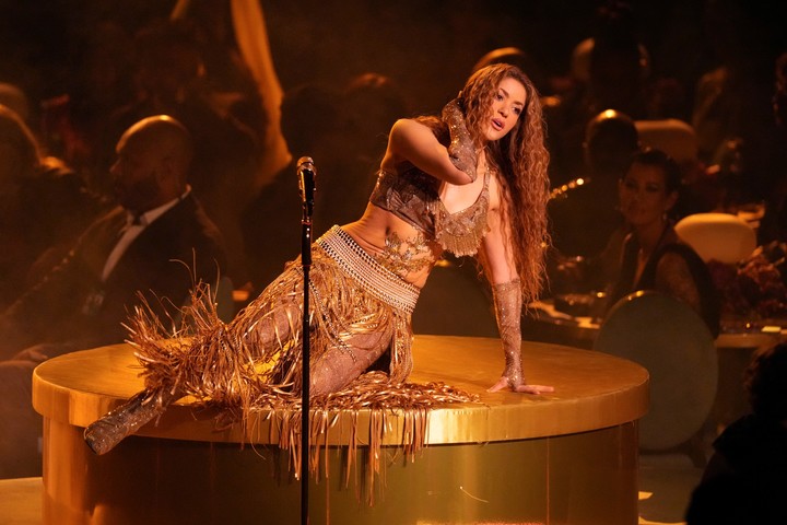 Shakira, puro sensualidad en los premios Grammy. (AP Photo/Chris Pizzello).