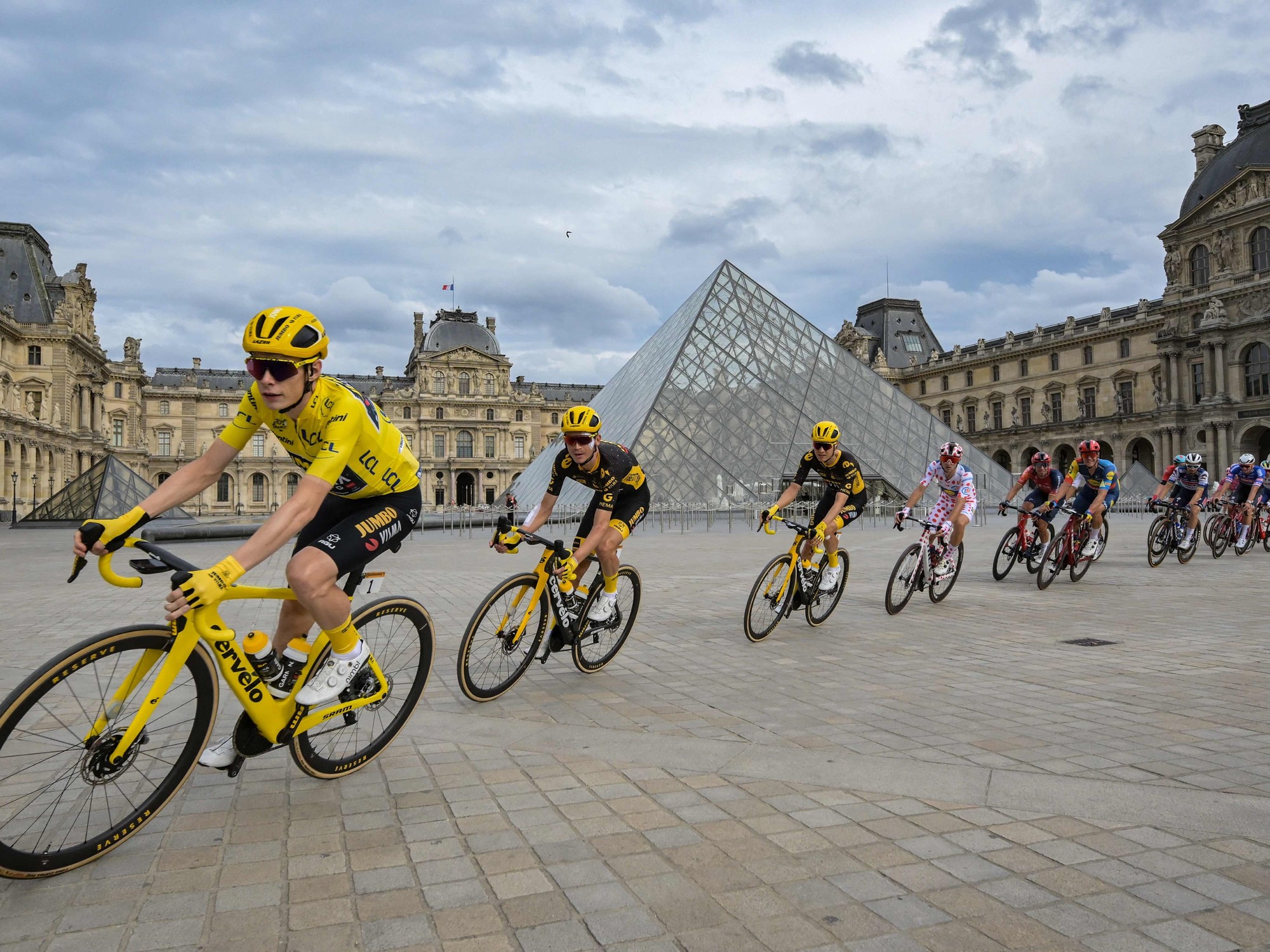 Son 21 etapas. En 2025 comienza en Lille y finaliza en Champs-Élysées, París. Foto: AFP/Alain Jocard.