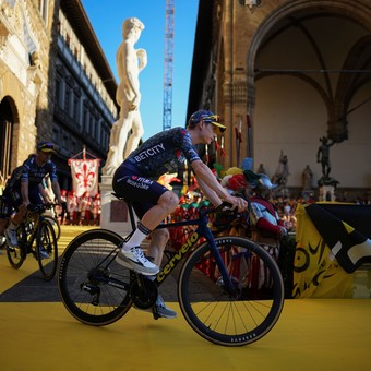 Tour de Francia: Tadej Pogacar y su fastuosa bicicleta de 23 mil euros con la que busca acabar con el reinado de Jonas Vingegaard