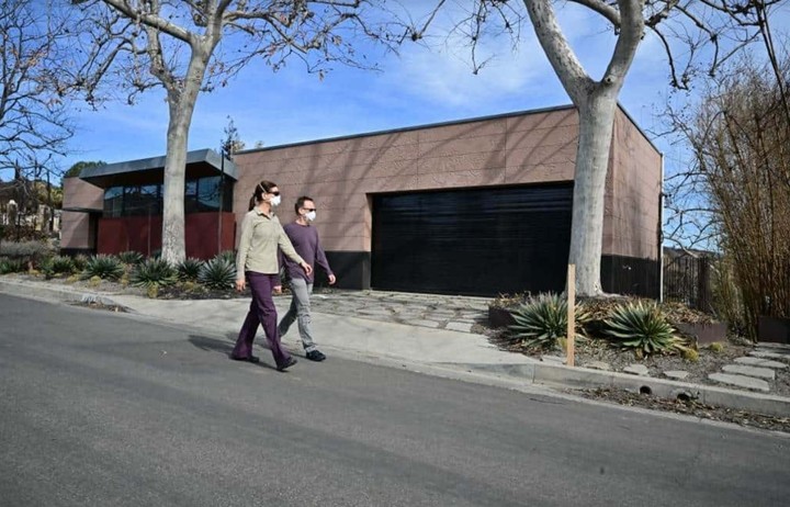 Los dueños son ambientalistas y construyeron con un plan perfecto, creativo y sin gastar más que sus vecinos (AFP).