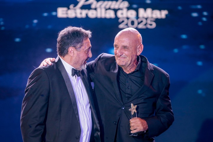 El Puma Goity, emocionado y agradecido, con el Oro en los premios Estrella de Mar. Foto: Diego Izquierdo