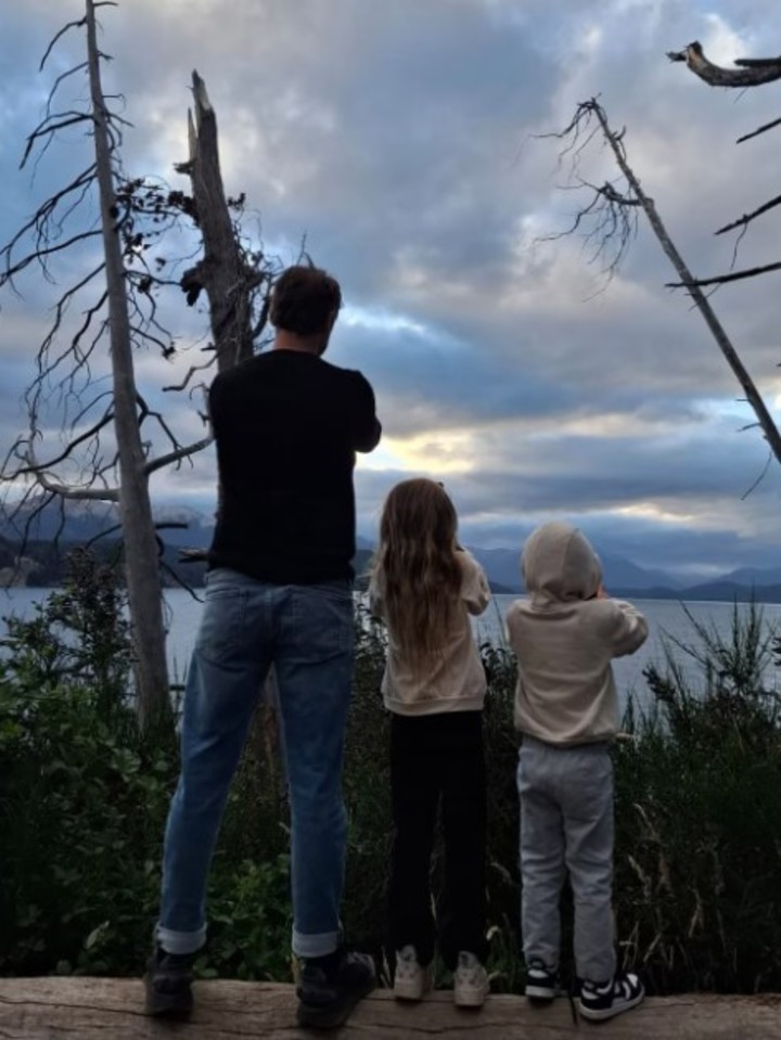 Benjamín Vicuña junto Magnolia y Amancio en el Sur. | Foto: Instagram