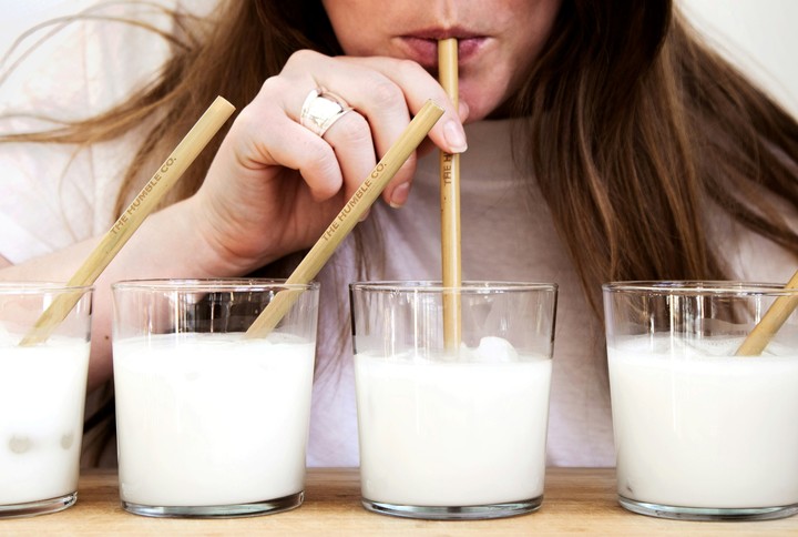 Qué beneficios tiene la leche de sésamo. Foto: Unsplash