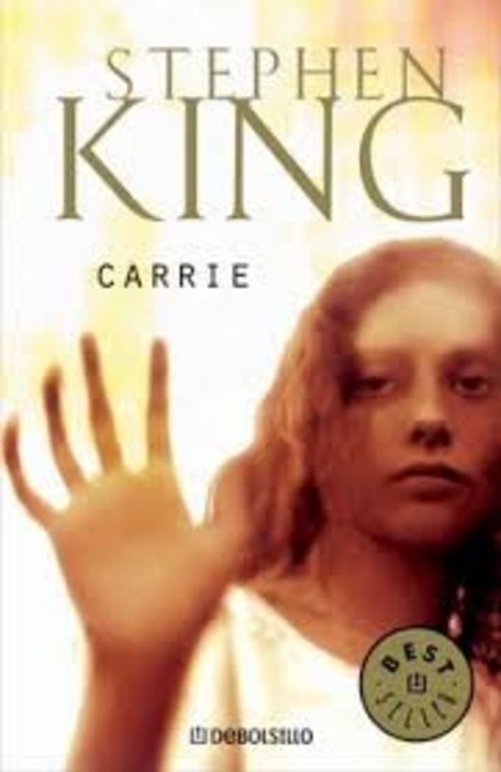 Carrie, libro de Stephen King publicado en 1974.Imagen de editorial Debolsillo.