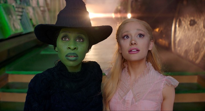 Cynthia Erivo y Ariana Grande, en el musical.