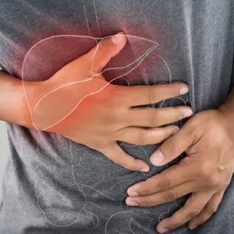 Las 4 bebidas para tomar de noche y limpiar el hígado mientras duermes