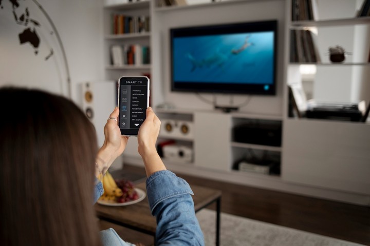 Consejos para maximizar la vida útil de tu televisor. Foto: Freepik