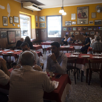 Es el restaurante más antiguo de la Ciudad y recibió a Yrigoyen y Alfonsín: se encuentra en la misma esquina hace casi 300 años