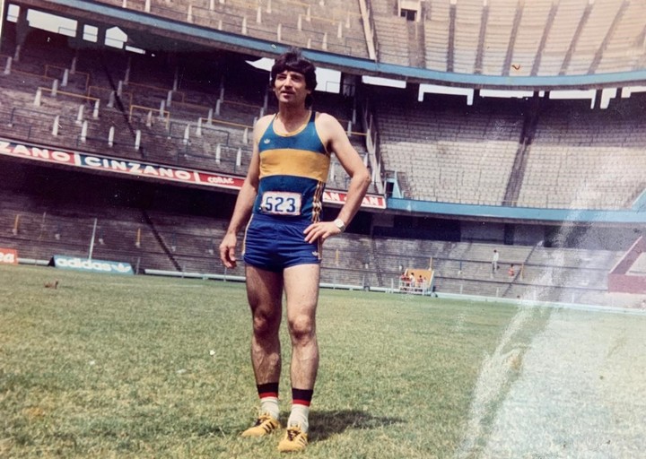 También fue atleta de Boca. Foto en la Bombonera.