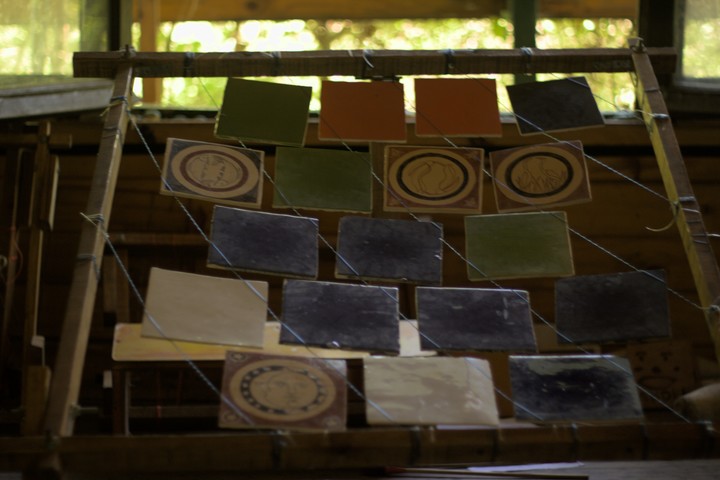 El instrumento está compuesto por madera y por 18 o 30 azulejos. Foto: Ariel Casós Vello.