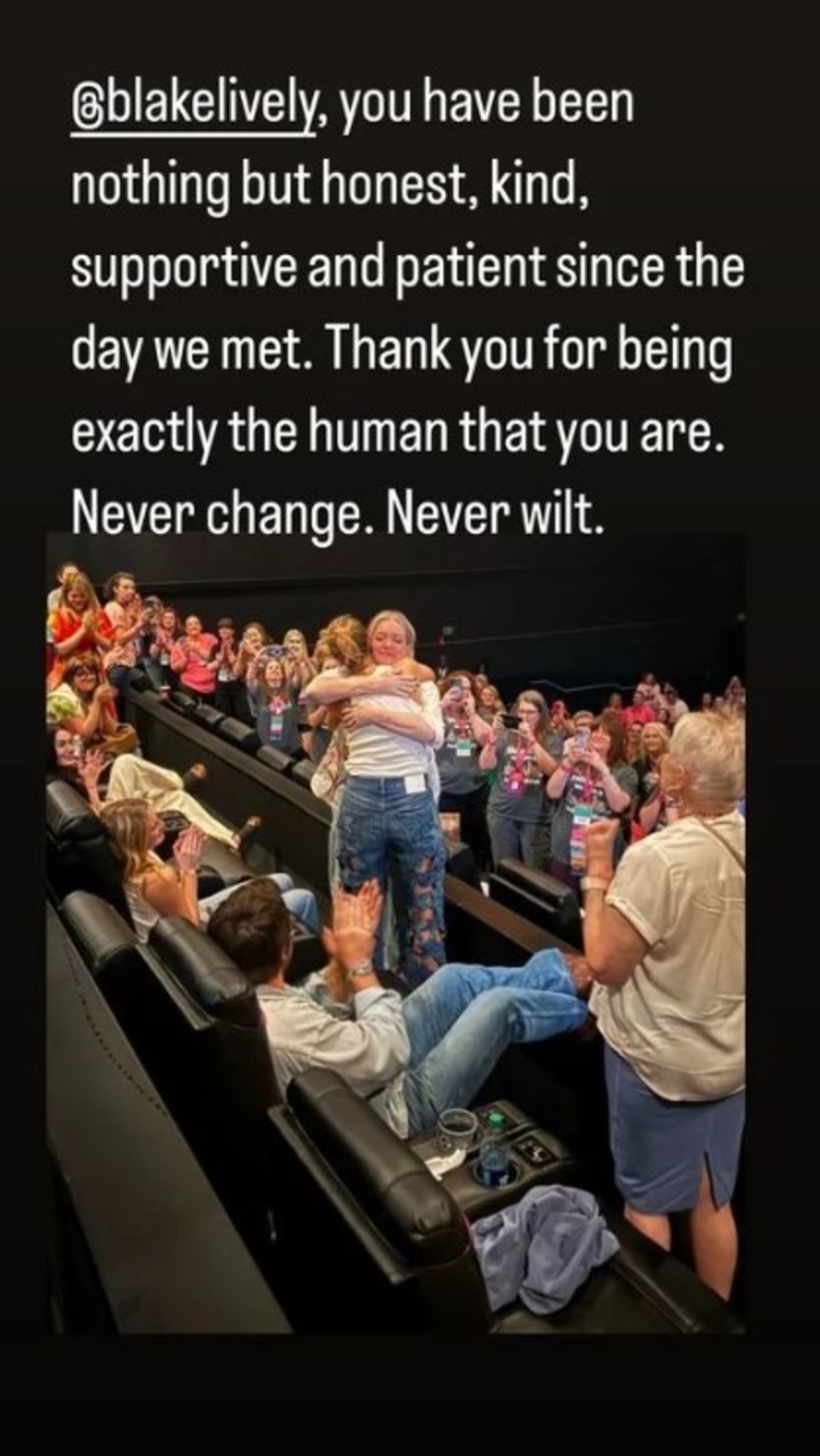 La autora apoyó inicialmente a Lively, pero ayer borró todo rastro de ella en sus redes. Foto: Instagram vía @colleenhoover