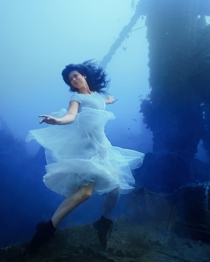 La sesión de fotos bajo el agua más profunda fue reconocida a nivel mundial (Fotos: Instagram @hainingphoto)