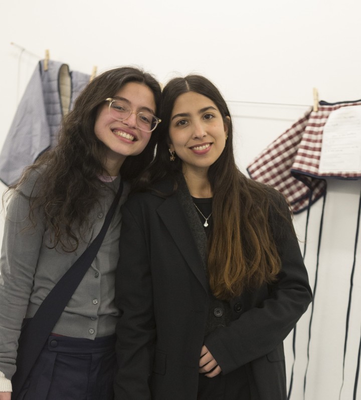 Florencia Alvian y Julieta Licandro Meta, diseñadoras sub 30, desarrollaron el Proyecto Sobremesa se presentó en la cátedra de la UBA, dirigida por Andrea Saltzman. 