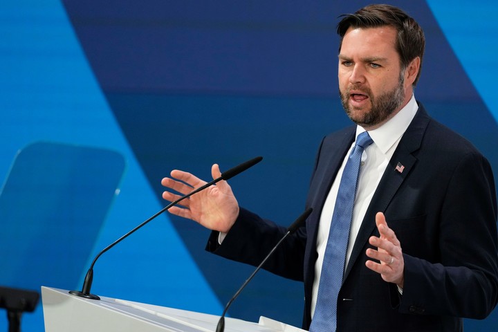 El vicepresidente de Estados Unidos, JD Vance, atacó con dureza las políticas europeas. Foto: AP  