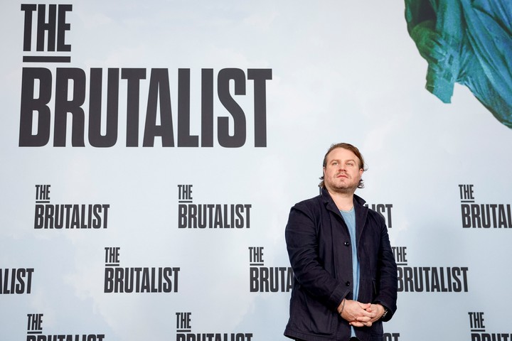 El cineasta y también actor Brady Corbet, durante la presentación en Madrid de "El Brutalista", protagonizada por el actor Adrien Brody, máxima favorita a los Óscar tras lograr el Globo de Oro a la mejor película dramática. Foto: EFE