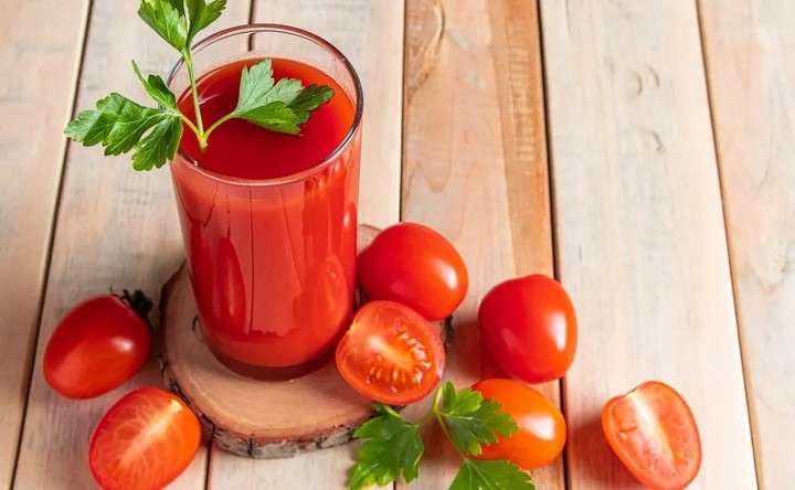 Cómo prepara el jugo de tomate y aprovechar sus vitaminas y nutrientes. Foto: Shutterstock