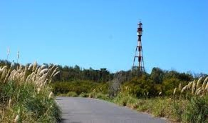 Punta Médanos en Partido de la Costa con su faro maravilloso. Un lugar para unas vacaciones gasoleras.