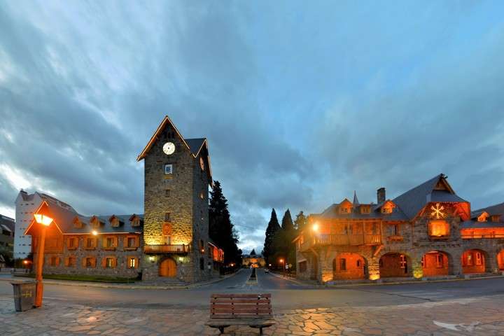 El centro cívico de San Carlos de Bariloche, una ciudad de 135 mil habitantes con mucha seguridad./ Getty Images. 