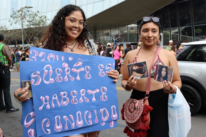 Las fanáticas de Perú esperan ansiosamente el concierto de Shakira.
Foto: EFE.