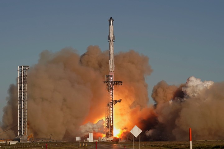 Así fue el despegue de la séptima prueba de vuelo la Starship, en enero de este año. Foto: AP Photo/Eric Gay.