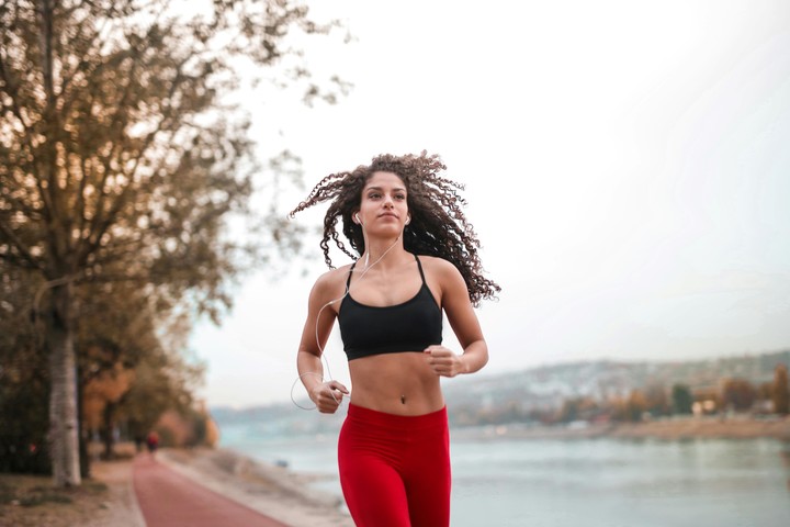 Cáncer se verá impulsado a salir de la rutina y abrirse a nuevas experiencias. Foto: Pexels.