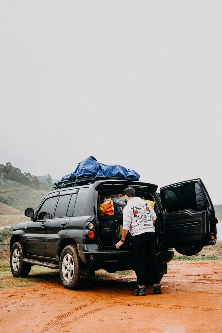 Tener un kit de seguridad en el auto puede marcar la diferencia en una emergencia. Foto: Pexels.