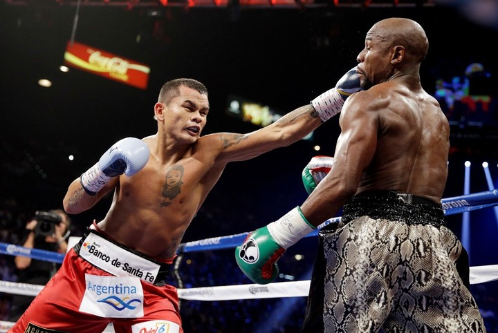 Marcos Maidana anunció su retiro dos años después de su último combate profesional ante Floyd Mayweather. Foto: John Locher / AP.