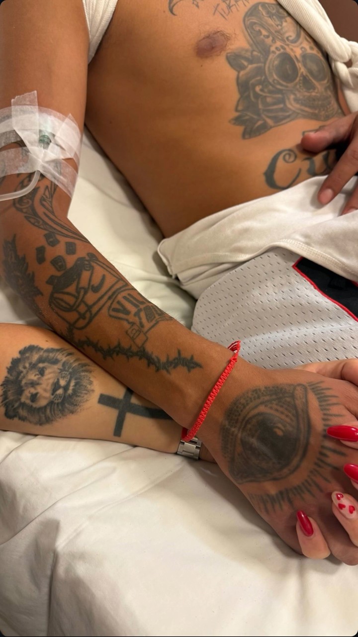 L-Gante y Wanda Nara en el hospital. Foto: Instagram.