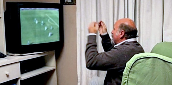 El Tano Pasman insulta cuando River desciende a la B, un momento dramático filmado por su familia. 