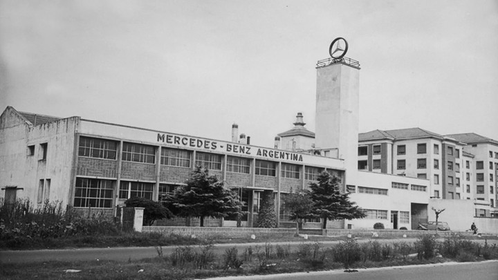 La planta de Virrey del Pino (La Matanza), inaugurada en la década del 50, fue la primera fábrica de Mercedes-Benz fuera de Alemania. 