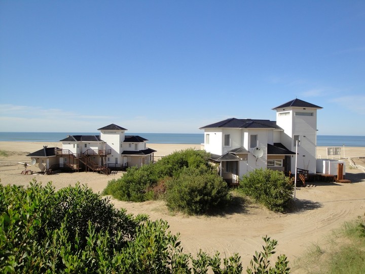 En Colonia Marina, Villa Gesell, el barrio Dunas de las Pampas combina bosque y mar.