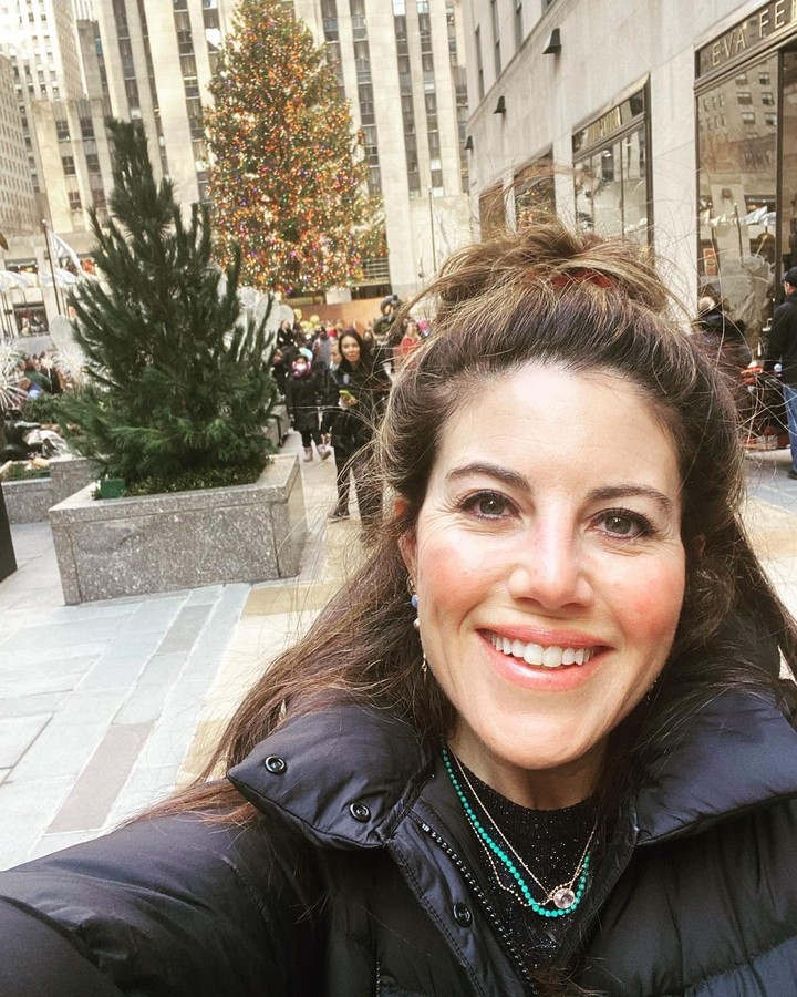 Monica Lewinsky se mostró feliz en su cuenta de Instagram, por el lanzamiento de su podcast.