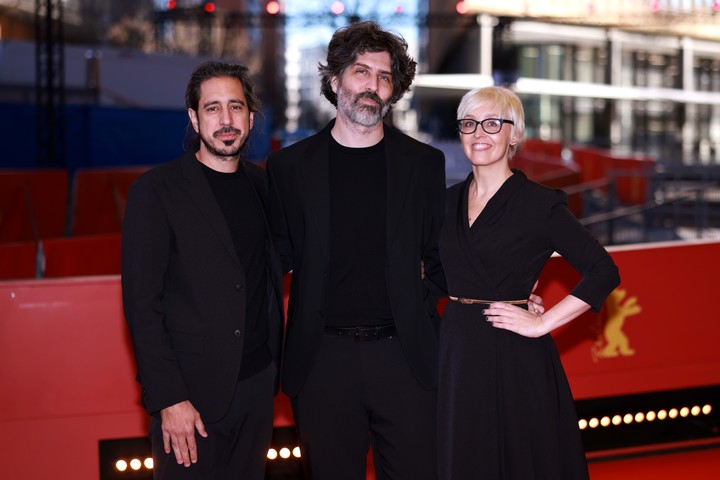 Gustavo Schiaffino, Ivan Fund y Laura Mara Tablon en la proyección del filme "El Mensaje" en el Festivald e Cine de Berlín, el martes 18 de febrero. Foto: EFE