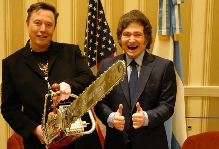 Javier Milei le regaló una motosierra a Elon Musk. Foto Presidencia