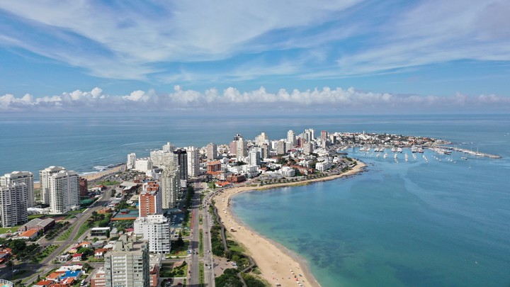 Punta del Este, desde hace años, una capital del verano Latinoamericano donde va la gente famosa y de dinero./ Foto: Shutterstock.