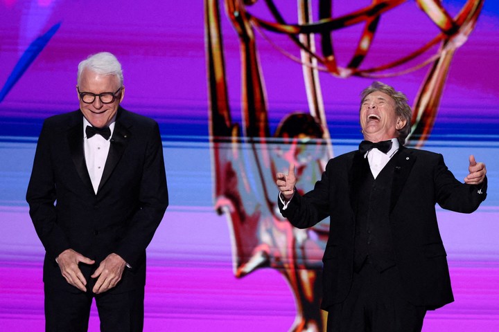 Steve Martin y Martin Short, en el escenario. Short ganó. Martin ni estaba nominado. Foto Reuters
 