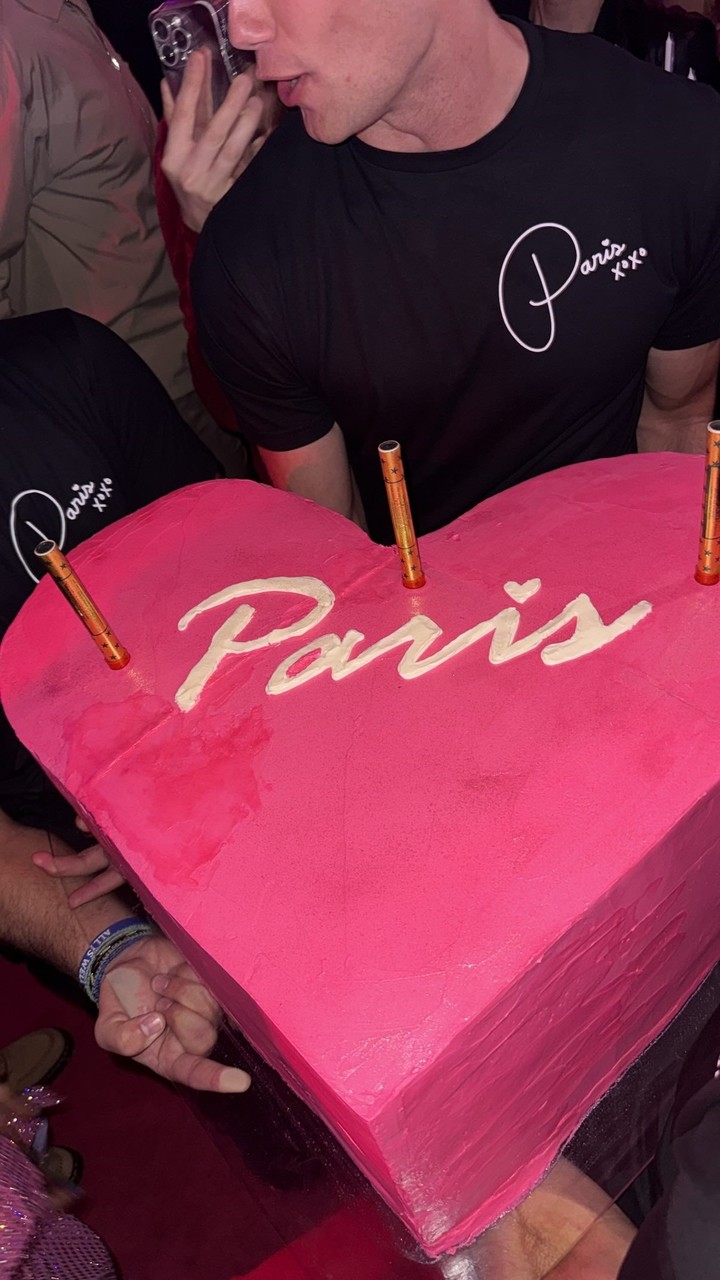 La increíble torta de cumpleaños de Paris Hilton. Foto: Instagram