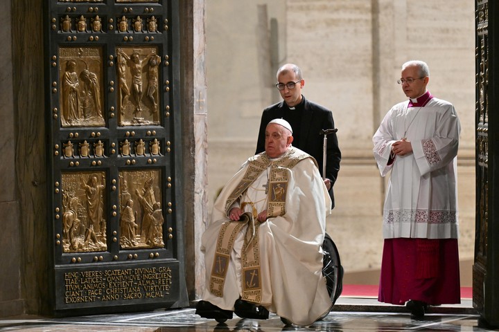 El papa Francisco firmó una carta de dimisión en 2013 en caso de presentar un “impedimento de salud” durante su papado. Foto: EFE.