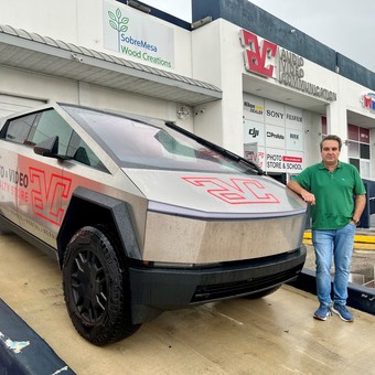 Compró una Tesla Cybertruck y lo primero que hizo fue esconderla un mes: "Me recordó a una heladera"