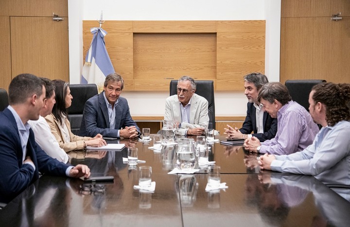 Gabriel Oriolo, superintendente de Servicios de Salud, y Mario Lugones, ministro de Salud de la Nación, impulsores de los cambios.