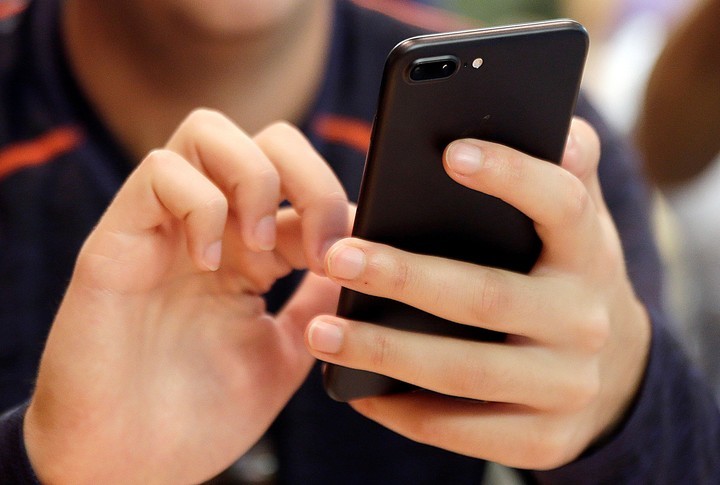 Los estudiantes buscan herramientas digitales que los ayuden a optimizar su tiempo de estudio. Foto: AP