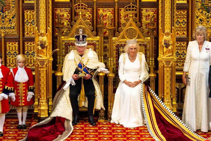 El rey la reina en la apertura del Parlamento. Foto: EFE